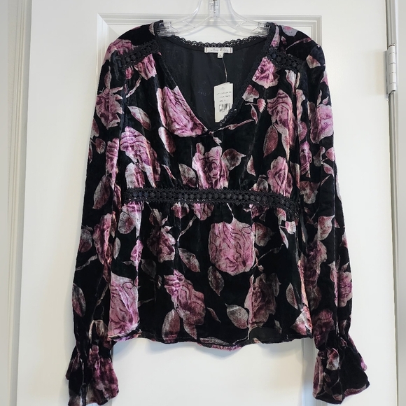 Willow & Clay Black and Pink Rose Long Sleeve Blouse Size Small - Picture 1 of 10